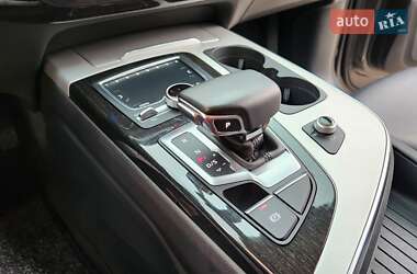 Позашляховик / Кросовер Audi Q7 2019 в 