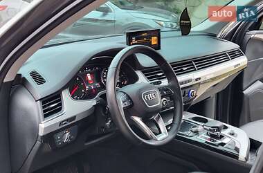 Позашляховик / Кросовер Audi Q7 2019 в 
