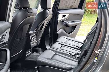 Позашляховик / Кросовер Audi Q7 2019 в 