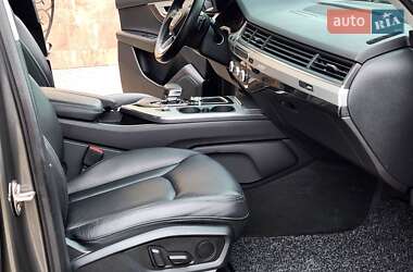 Позашляховик / Кросовер Audi Q7 2019 в 