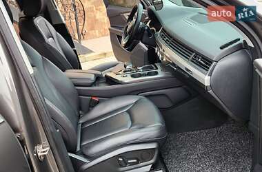 Позашляховик / Кросовер Audi Q7 2019 в 
