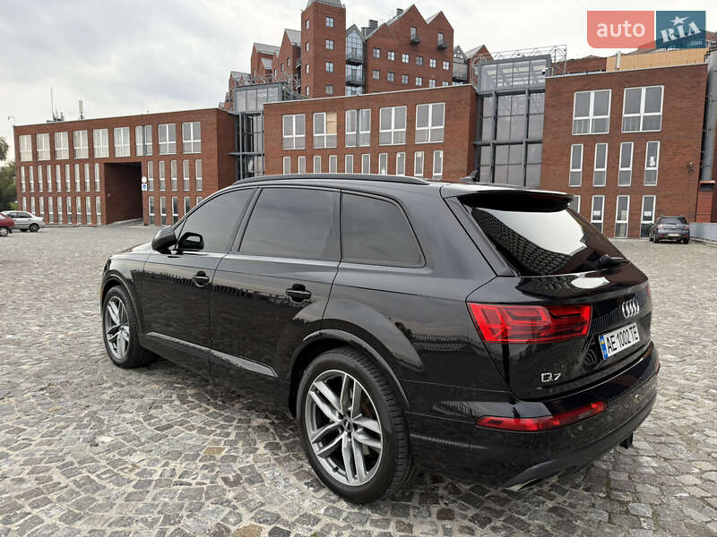 Позашляховик / Кросовер Audi Q7 2016 в Дніпрі