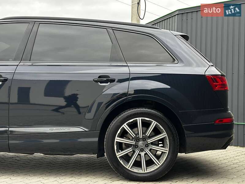 Позашляховик / Кросовер Audi Q7 2016 в Львові