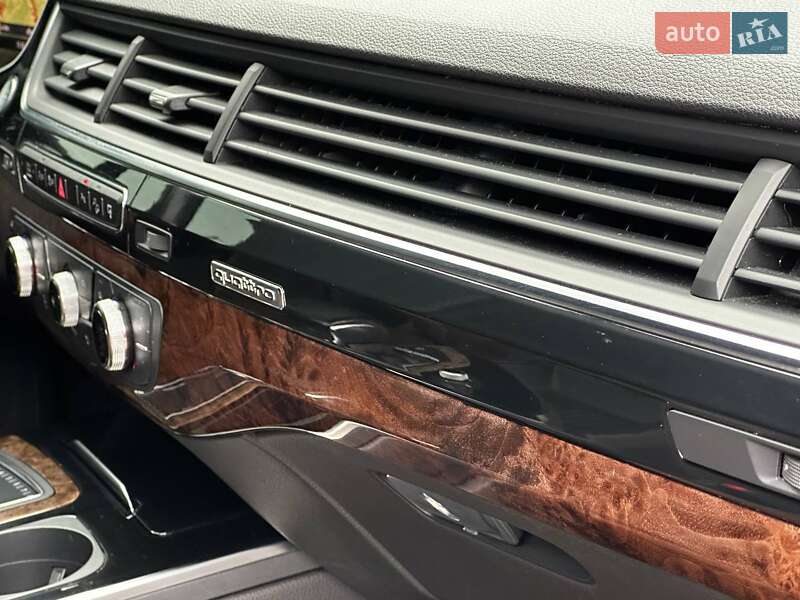 Позашляховик / Кросовер Audi Q7 2016 в Львові