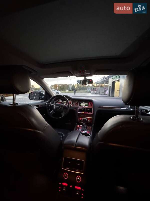 Позашляховик / Кросовер Audi Q7 2015 в Володимирі