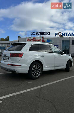 Позашляховик / Кросовер Audi Q7 2016 в 
