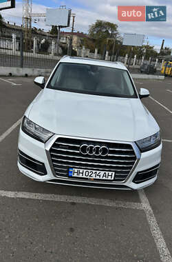 Позашляховик / Кросовер Audi Q7 2016 в 