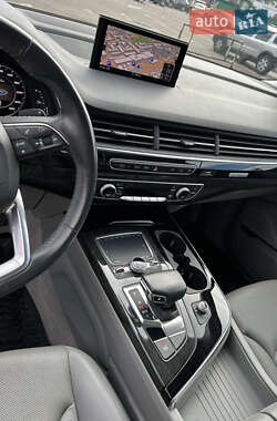 Позашляховик / Кросовер Audi Q7 2016 в 