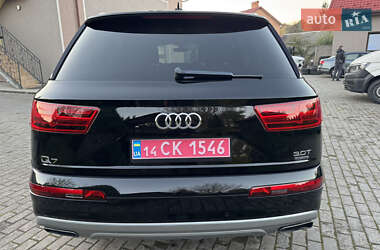 Позашляховик / Кросовер Audi Q7 2017 в 