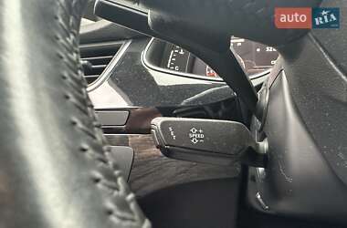 Внедорожник / Кроссовер Audi Q7 2016 в 