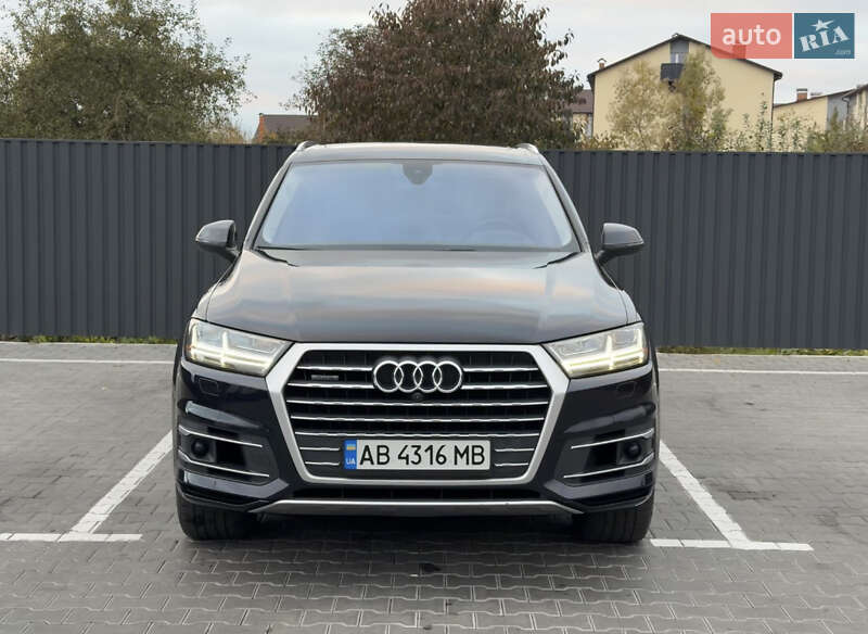 Позашляховик / Кросовер Audi Q7 2017 в 