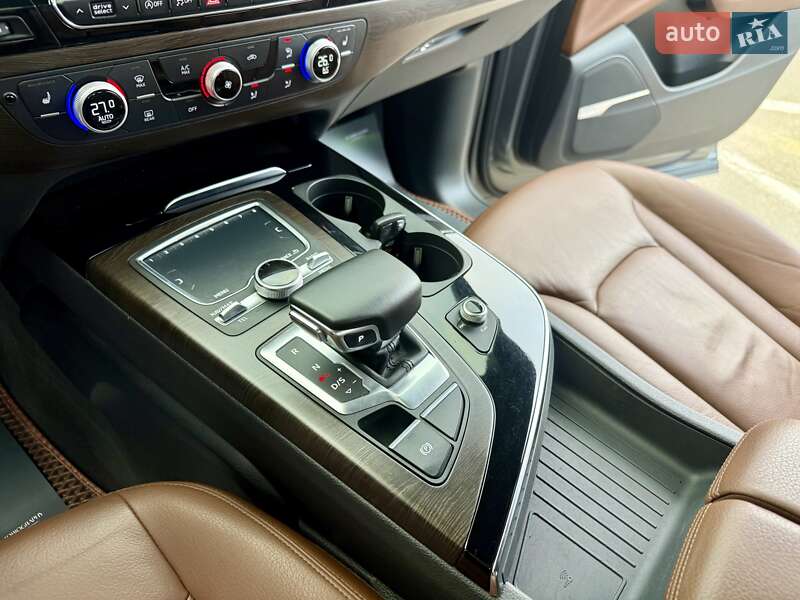 Позашляховик / Кросовер Audi Q7 2016 в Києві