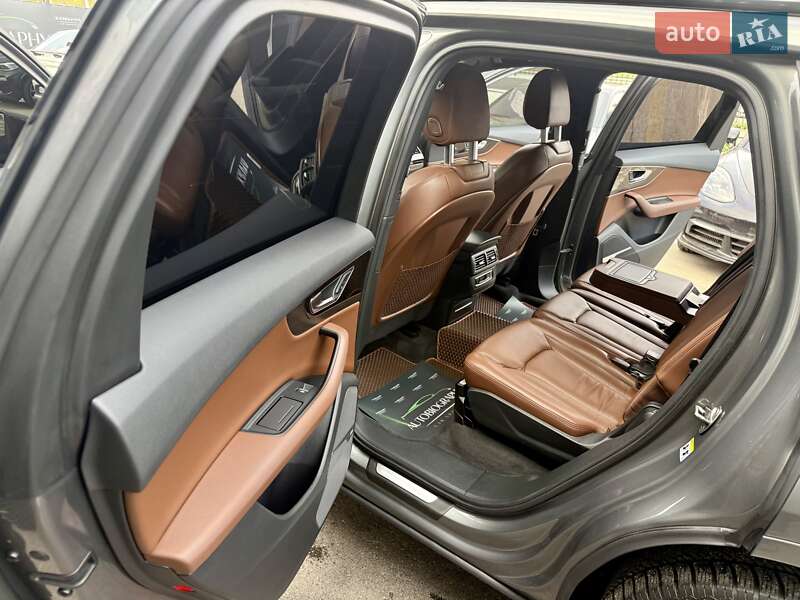 Позашляховик / Кросовер Audi Q7 2016 в Києві