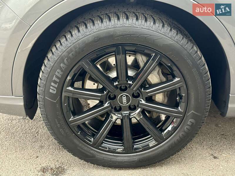 Позашляховик / Кросовер Audi Q7 2016 в Києві