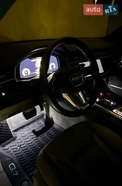 Внедорожник / Кроссовер Audi Q7 2021 в 