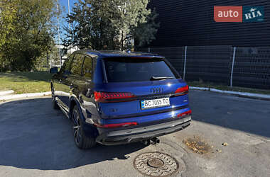 Внедорожник / Кроссовер Audi Q7 2021 в 