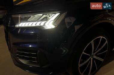 Внедорожник / Кроссовер Audi Q7 2021 в 