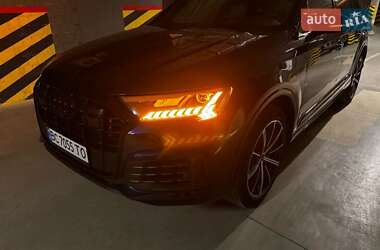 Внедорожник / Кроссовер Audi Q7 2021 в 