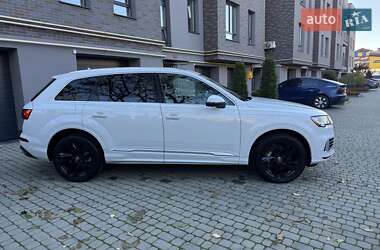 Внедорожник / Кроссовер Audi Q7 2021 в 