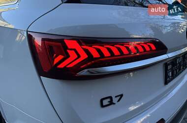 Внедорожник / Кроссовер Audi Q7 2021 в 