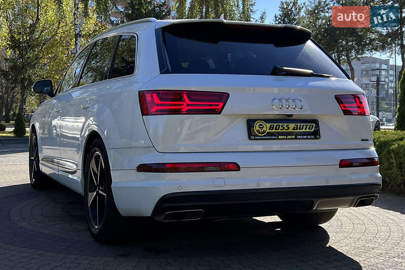 Позашляховик / Кросовер Audi Q7 2017 в Львові