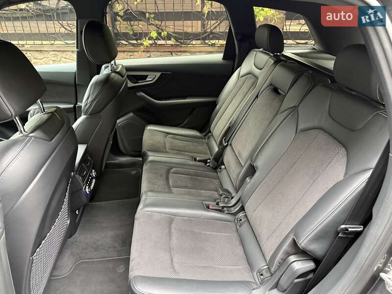 Позашляховик / Кросовер Audi Q7 2018 в Києві