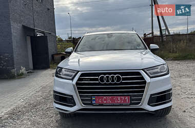 Позашляховик / Кросовер Audi Q7 2017 в Новояворівську