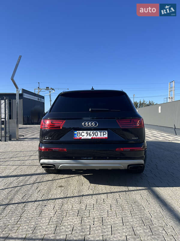 Позашляховик / Кросовер Audi Q7 2017 в Городку