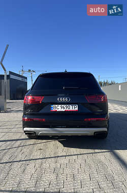 Внедорожник / Кроссовер Audi Q7 2017 в 
