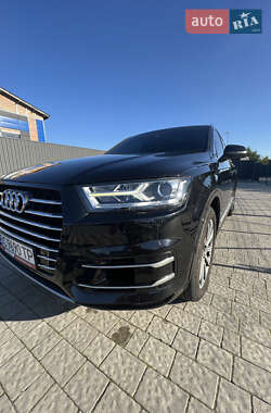 Внедорожник / Кроссовер Audi Q7 2017 в 