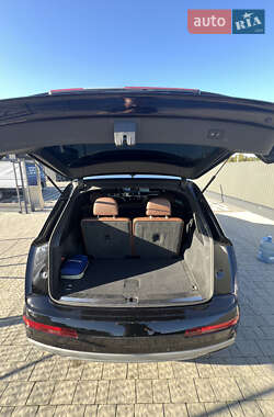 Внедорожник / Кроссовер Audi Q7 2017 в 