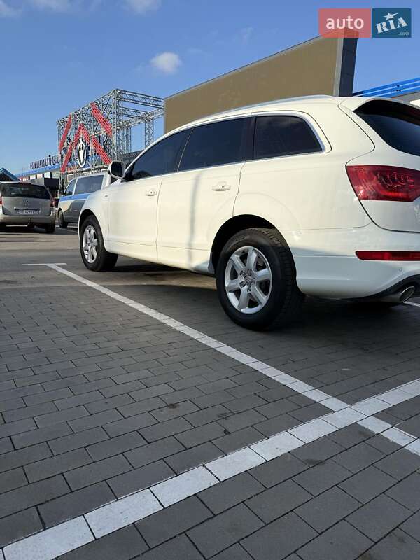 Внедорожник / Кроссовер Audi Q7 2012 в Первомайске