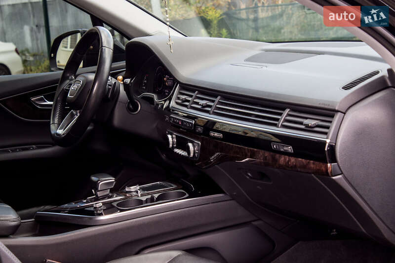 Позашляховик / Кросовер Audi Q7 2017 в Львові