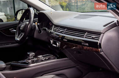 Позашляховик / Кросовер Audi Q7 2017 в  фото 57 Позашляховик / Кросовер Audi Q7 2017 в