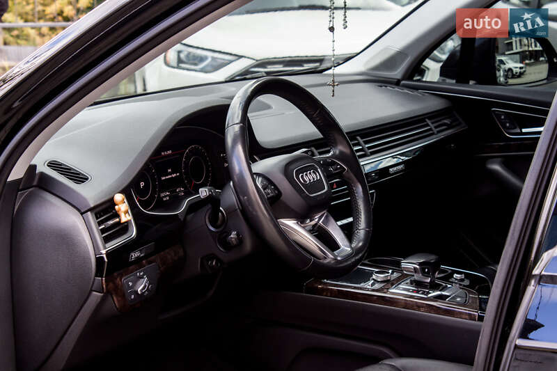 Позашляховик / Кросовер Audi Q7 2017 в Львові