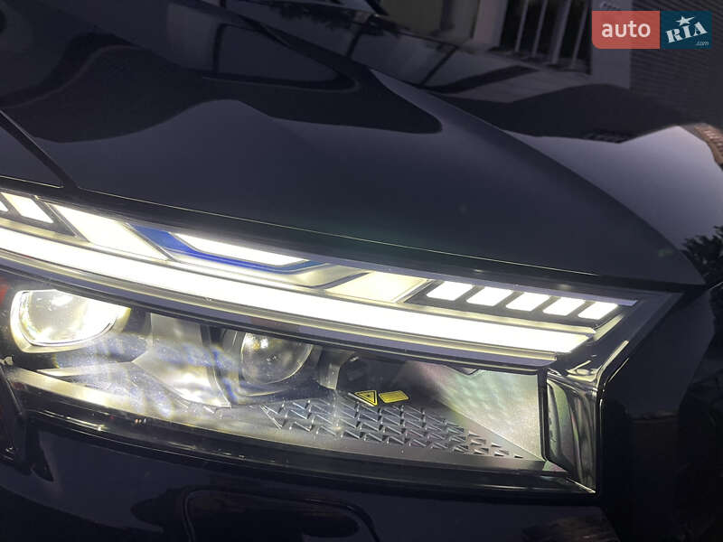 Позашляховик / Кросовер Audi Q7 2024 в Ужгороді
