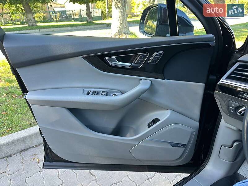 Внедорожник / Кроссовер Audi Q7 2017 в Львове