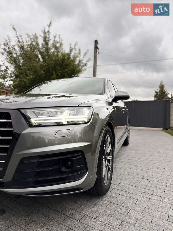Внедорожник / Кроссовер Audi Q7 2017 в Богородчанах