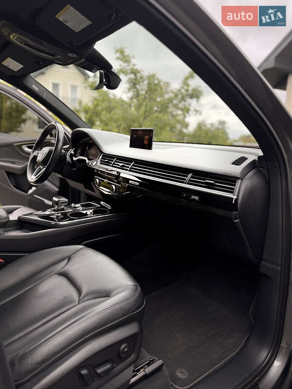 Внедорожник / Кроссовер Audi Q7 2017 в Богородчанах