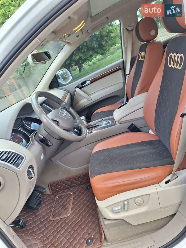 Внедорожник / Кроссовер Audi Q7 2015 в Липовой Долине