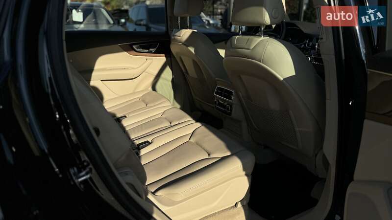 Позашляховик / Кросовер Audi Q7 2016 в Києві