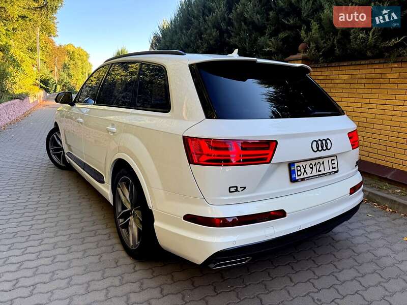 Внедорожник / Кроссовер Audi Q7 2017 в Хмельницком