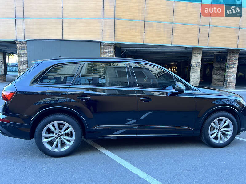 Позашляховик / Кросовер Audi Q7 2020 в Благовіщенську