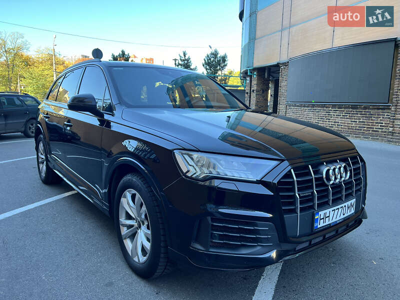 Позашляховик / Кросовер Audi Q7 2020 в Благовіщенську