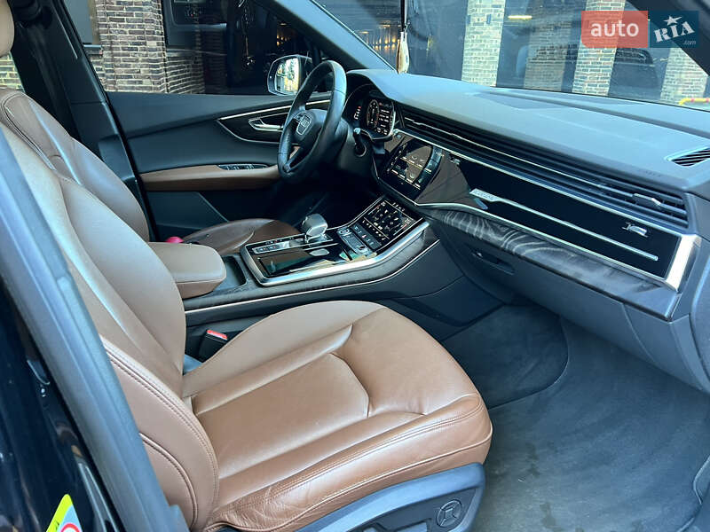 Позашляховик / Кросовер Audi Q7 2020 в Благовіщенську