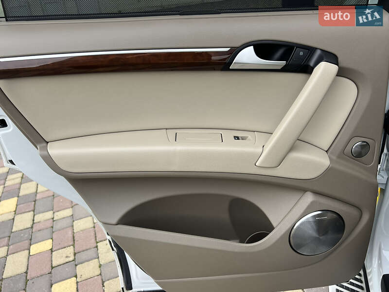 Позашляховик / Кросовер Audi Q7 2012 в Дніпрі