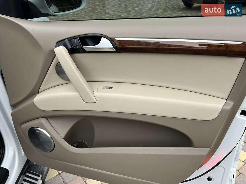 Позашляховик / Кросовер Audi Q7 2012 в Дніпрі