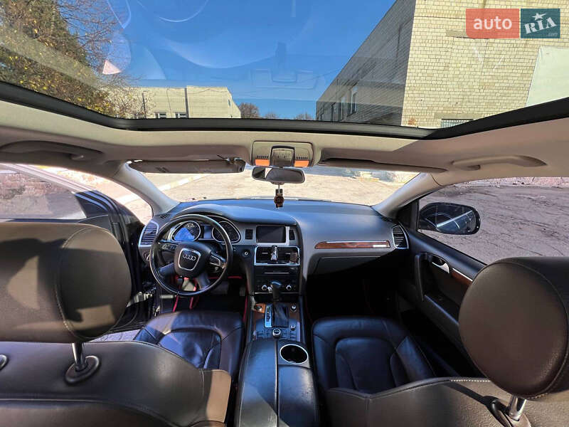 Внедорожник / Кроссовер Audi Q7 2010 в Обухове