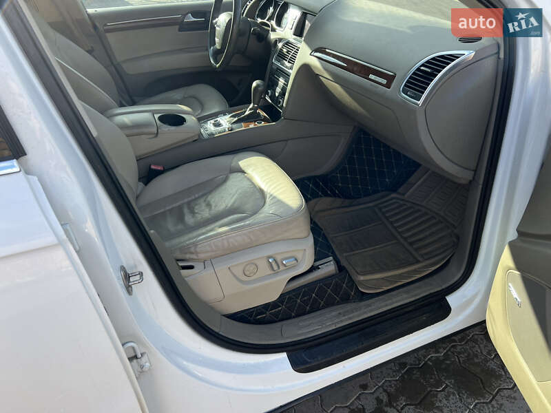 Позашляховик / Кросовер Audi Q7 2011 в Луцьку
