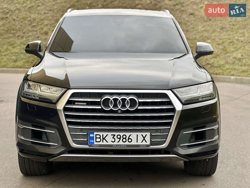 Внедорожник / Кроссовер Audi Q7 2016 в Ровно